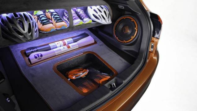 O porta-malas é modificado, com alguns compartimentos | <a href="https://quatrorodas.abril.com.br/noticias/fabricantes/mitsubishi-mostra-outlander-summer-winter-editions-751676.shtml" rel="migration">Leia mais</a> O porta-malas é modificado, com alguns compartimentos | <a href="https://quatrorodas.abril.com.br/noticias/fabricantes/mitsubishi-mostra-outlander-summer-winter-editions-751676.shtml" rel="migration">Leia mais</a>
