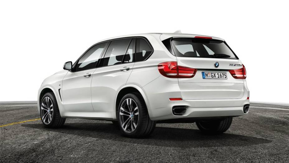 Tendo em conta este é um modelo de desempenho da divisão Motorsport, o X5 M50d está equipado com suspensão adaptativa | <a href="https://quatrorodas.abril.com.br/noticias/fabricantes/bmw-lanca-x5-m50d-2014-752000.shtml" rel="migration">Leia mais</a>