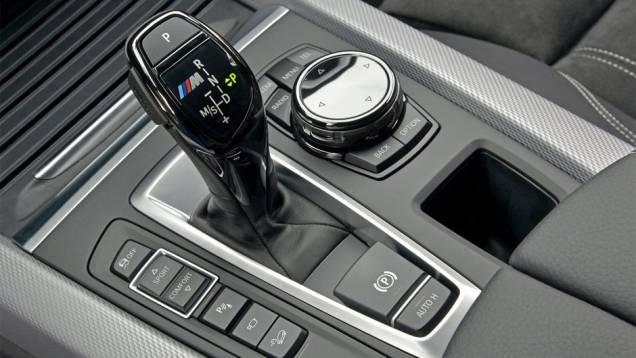BMW X5 M50 está equipado com câmbio automático de oito velocidades | <a href="https://quatrorodas.abril.com.br/noticias/fabricantes/bmw-lanca-x5-m50d-2014-752000.shtml" rel="migration">Leia mais</a> BMW X5 M50 está equipado com câmbio automático de oito velocidades | <a href="https://quatrorodas.abril.com.br/noticias/fabricantes/bmw-lanca-x5-m50d-2014-752000.shtml" rel="migration">Leia mais</a>