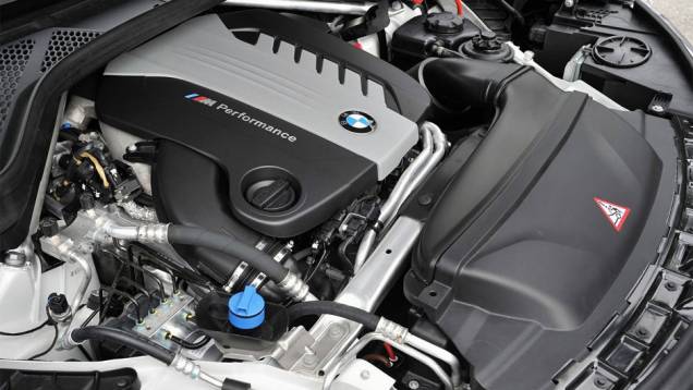 Movido a diesel, o X5 M50d é um carro econômico devido ao seu tamanho, com um consumo de combustível de 14,92 km/l com emissões de CO2 de 177 g/km | <a href="https://quatrorodas.abril.com.br/noticias/fabricantes/bmw-lanca-x5-m50d-2014-752000.shtml" rel="migration">Leia ma</a> Movido a diesel, o X5 M50d é um carro econômico devido ao seu tamanho, com um consumo de combustível de 14,92 km/l com emissões de CO2 de 177 g/km | <a href="https://quatrorodas.abril.com.br/noticias/fabricantes/bmw-lanca-x5-m50d-2014-752000.shtml" rel="migration">Leia ma</a>