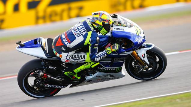 Valentino Rossi ficou com o quarto lugar no GP da Inglaterra | <a href="https://quatrorodas.abril.com.br/moto/noticias/motogp-lorenzo-bate-marquez-silverstone-752002.shtml" rel="migration">Leia mais</a>