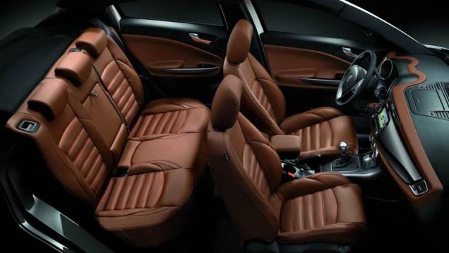 Sob o capô, a novidade é a introdução de uma opção de motor 2.0 JTDM 2, que entrega 150 cavalos de potência e 38,7 kgfm de torque | <a href="https://quatrorodas.abril.com.br/saloes/frankfurt/2013/alfa-romeo-giulietta-752090.shtml" rel="migration">Leia mais</a> Sob o capô, a novidade é a introdução de uma opção de motor 2.0 JTDM 2, que entrega 150 cavalos de potência e 38,7 kgfm de torque | <a href="https://quatrorodas.abril.com.br/saloes/frankfurt/2013/alfa-romeo-giulietta-752090.shtml" rel="migration">Leia mais</a>