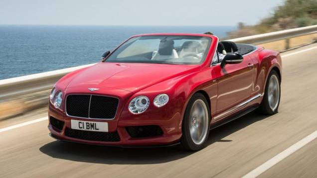A Bentley estima que, com um tanque cheio, o modelo possa rodar por até 805 km, enquanto o consumo médio anunciado é de 9,5 km/l para o coupé e 9,2 km/l para o conversível | <a href="https://quatrorodas.abril.com.br/saloes/frankfurt/2013/bentley-continenta" rel="migration"></a>