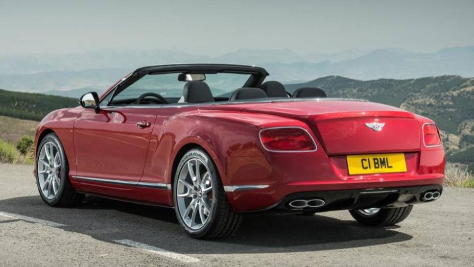 Já as emissões de CO2 estão cotadas, respectivamente, em 246 g/km e 252 g/km | <a href="https://quatrorodas.abril.com.br/saloes/frankfurt/2013/bentley-continental-gt-v8-s-752161.shtml" rel="migration">Leia mais</a>