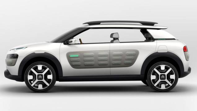 O Cactus concept tem rodas de liga-leve grandes (o tamanho exato ainda não foi revelado), faróis de LED, cabine aberta... | <a href="https://quatrorodas.abril.com.br/saloes/frankfurt/2013/citroen-cactus-concept-752359.shtml" rel="migration">Leia mais</a>