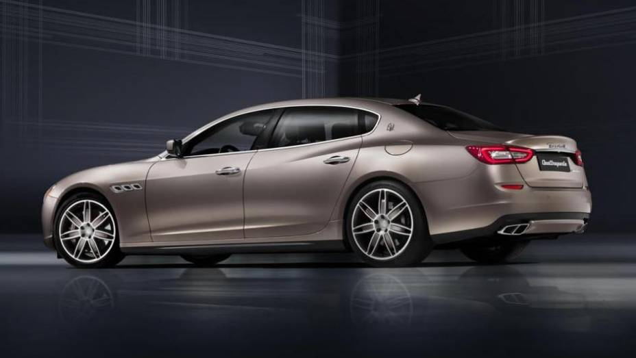 A proposta do modelo é explorar novas possibilidades de esquemas de cores e tecidos para revestimento | <a href="https://quatrorodas.abril.com.br/saloes/frankfurt/2013/maserati-quattroporte-ermenegildo-zegna-concept-752311.shtml" rel="migration">Leia mais</a>