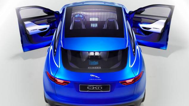 Na traseira, há influência do design do F-Type | <a href="https://quatrorodas.abril.com.br/saloes/frankfurt/2013/jaguar-c-x17-concept-752065.shtml" rel="migration">Leia mais</a> Na traseira, há influência do design do F-Type | <a href="https://quatrorodas.abril.com.br/saloes/frankfurt/2013/jaguar-c-x17-concept-752065.shtml" rel="migration">Leia mais</a>