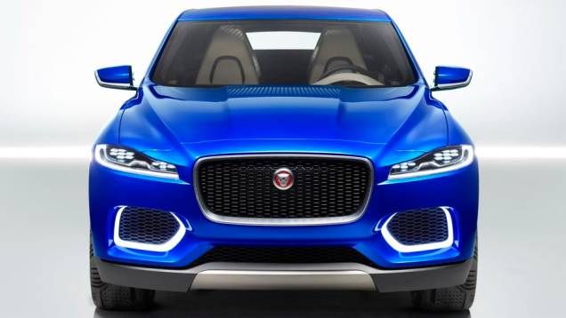 Outros detalhes já acompanham tendências vistas em modelos consolidados da Jaguar. Uma amostra disso é a grade frontal do C-X17 concept, claramente baseada no sedã XF | <a href="%20https://quatrorodas.abril.com.br/saloes/frankfurt/2013/jaguar-c-x17-concept-7" rel="migration"></a>