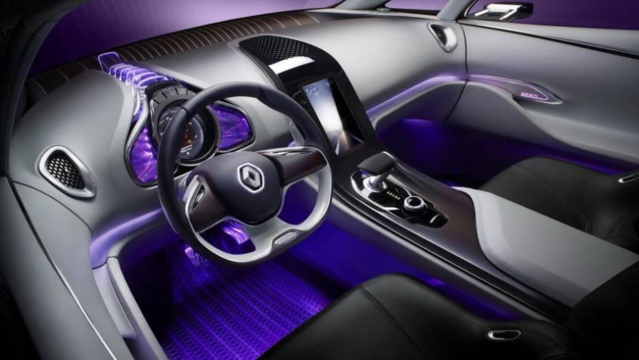 A proposta inicial da montadora com o Initiale Paris concept é chegar ao segmento premium | <a href="https://quatrorodas.abril.com.br/saloes/frankfurt/2013/renault-initiale-paris-concept-752990.shtml" rel="migration">Leia mais</a>