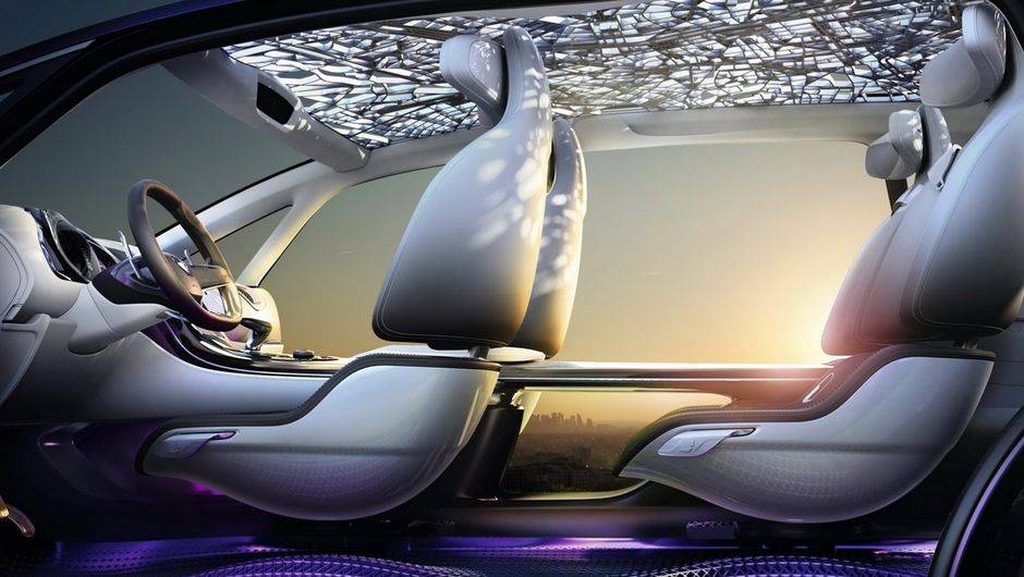 A ideia &eacute; que a prov&aacute;vel vers&atilde;o de produ&ccedil;&atilde;o do crossover substitua a defasada minivan Espace | <a href="https://quatrorodas.abril.com.br/saloes/frankfurt/2013/renault-initiale-paris-concept-752990.shtml" rel="migration">Leia mais</a>