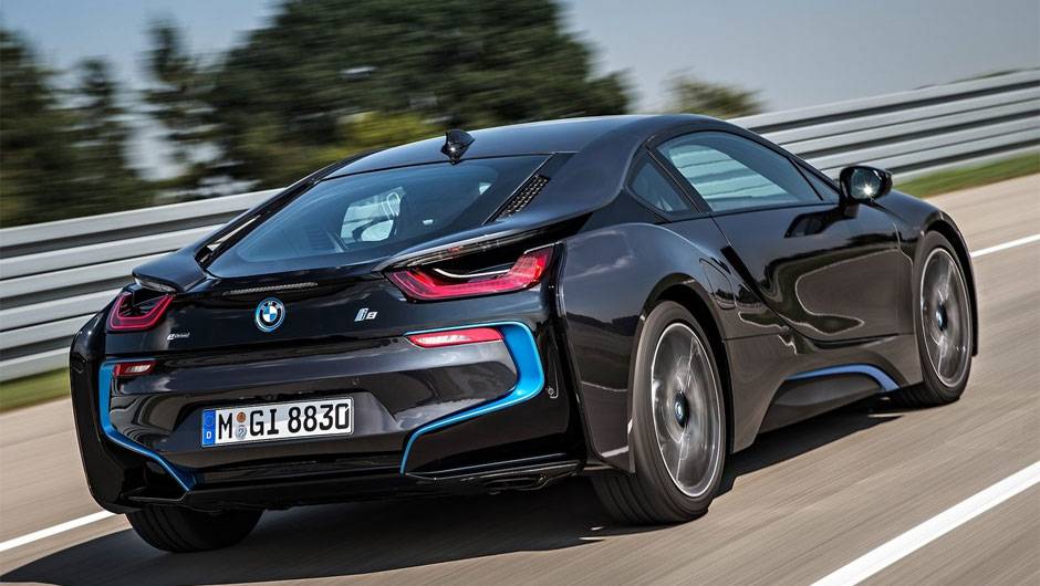 Quanto ao consumo, foi oficializado o valor m&eacute;dio de 40 km/l, com os n&iacute;veis de emiss&atilde;o de CO2 estimados em 59 g/km | <a href="https://quatrorodas.abril.com.br/saloes/frankfurt/2013/bmw-i8-752136.shtml" rel="migration">Leia mais</a>