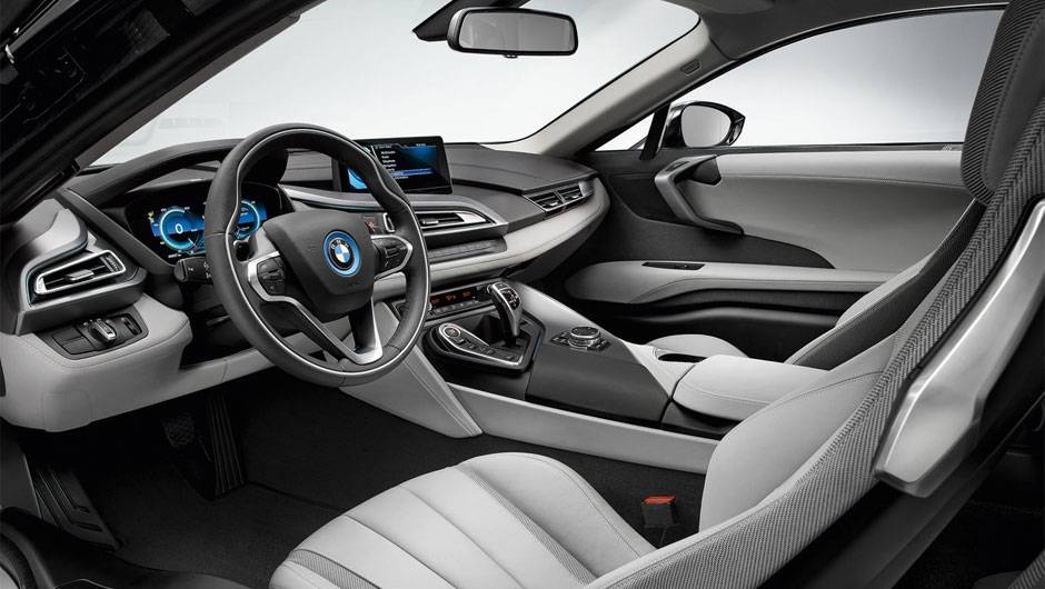 Se o modelo for utilizado apenas no modo el&eacute;trico, a velocidade m&aacute;xima obtida ser&aacute; de 120 km/h, com autonomia estimada em 35 km | <a href="https://quatrorodas.abril.com.br/saloes/frankfurt/2013/bmw-i8-752136.shtml" rel="migration">Leia mais</a>