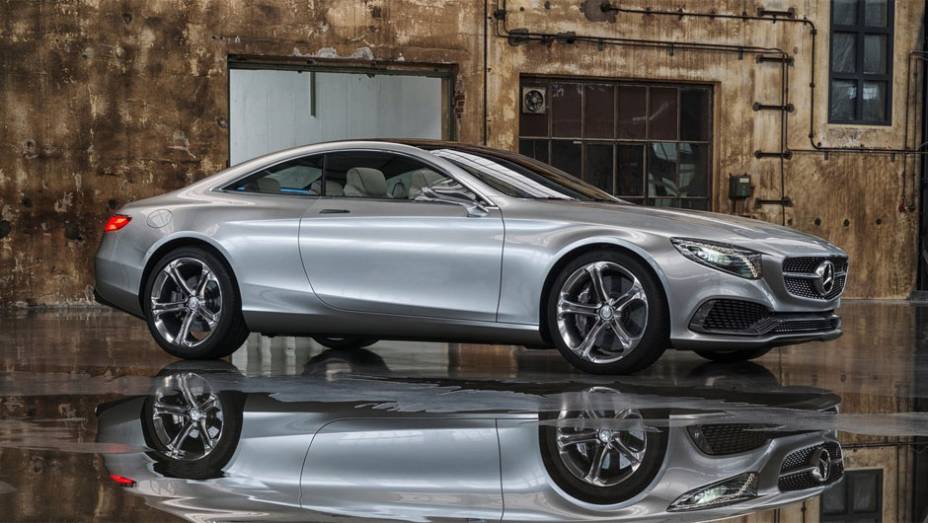 Rodas de 21 polegadas redesenhadas dão o toque final ao visual externo do Classe S Coupé | <a href="https://quatrorodas.abril.com.br/saloes/frankfurt/2013/mercedes-benz-classe-s-coupe-753066.shtml" rel="migration">Leia mais</a>