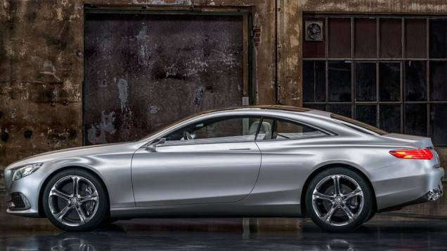 O modelo de produção será exibido em janeiro de 2014, durante o Salão de Detroit | <a href="https://quatrorodas.abril.com.br/saloes/frankfurt/2013/mercedes-benz-classe-s-coupe-753066.shtml" rel="migration">Leia mais</a>