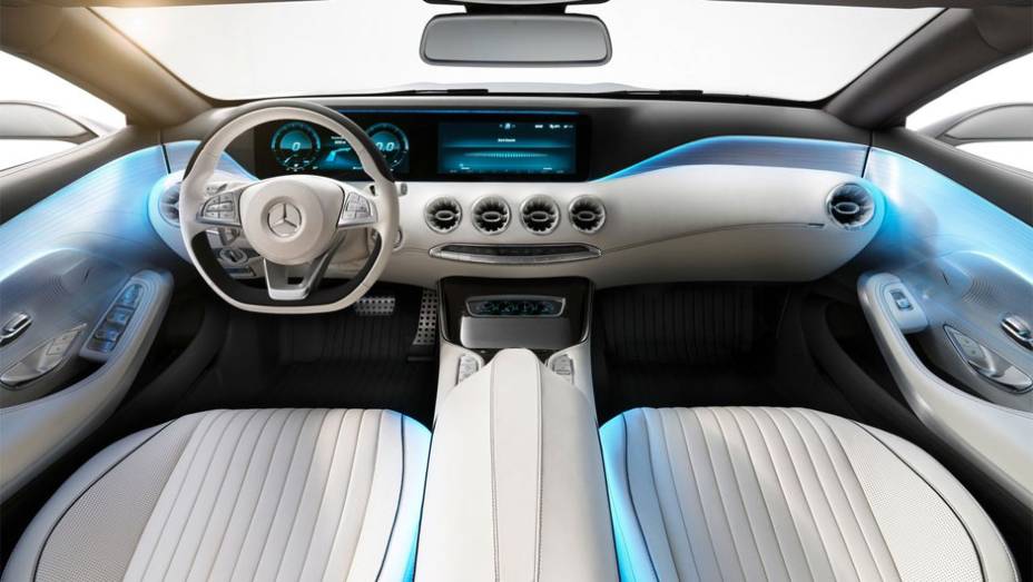 Detalhe do interior do Classe S Coupé | <a href="https://quatrorodas.abril.com.br/saloes/frankfurt/2013/mercedes-benz-classe-s-coupe-753066.shtml" rel="migration">Leia mais</a>