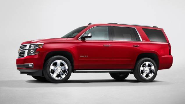 Pela Chevrolet, um dos modelos apresentados é o Tahoe | <a href="https://quatrorodas.abril.com.br/noticias/saloes/los-angeles-2013/eua-gm-lanca-linha-2015-suvs-753784.shtml" rel="migration">Leia mais</a> | <a href="https://quatrorodas.abril.com.br/galerias/saloes/los-angel" rel="migration"></a>