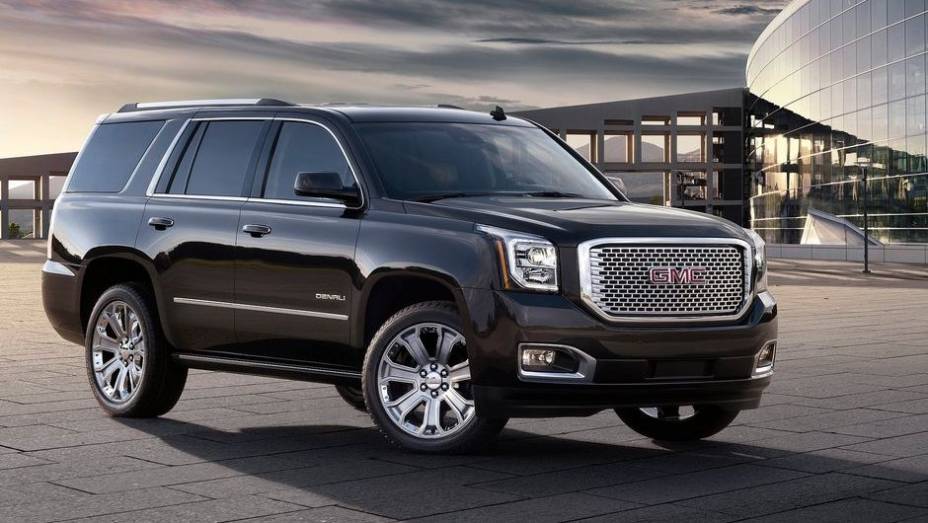 O outro SUV é o Yukon Denali, mais longo | <a href="https://quatrorodas.abril.com.br/noticias/saloes/los-angeles-2013/eua-gm-lanca-linha-2015-suvs-753784.shtml" rel="migration">Leia mais</a> | <a href="https://quatrorodas.abril.com.br/galerias/saloes/los-angeles-2013/tahoe" rel="migration"></a>