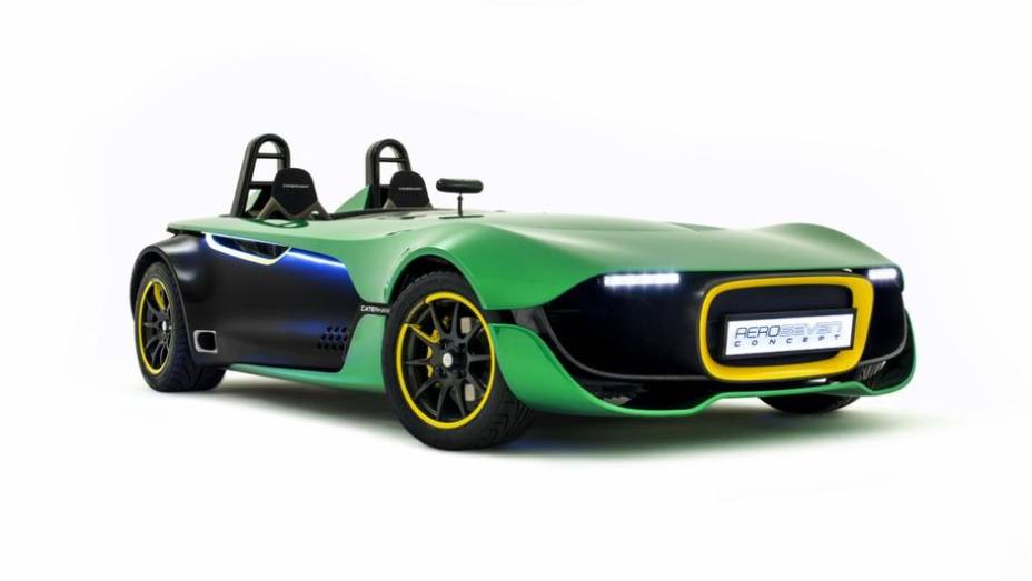 Um dia depois de as primeiras imagens do AeroSeven concept circularem pela Internet, a Caterham desfez o mistério e apresentou o carro oficialmente | <a href="https://quatrorodas.abril.com.br/noticias/fabricantes/caterham-apresenta-aeroseven-concept-754703" rel="migration"></a>