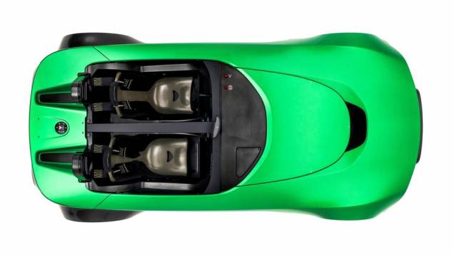 A perspectiva é de que o conceitual ganhe uma versão de produção legalizada para as ruas em 2014 | <a href="https://quatrorodas.abril.com.br/noticias/fabricantes/caterham-apresenta-aeroseven-concept-754703.shtml" rel="migration">Leia mais</a>