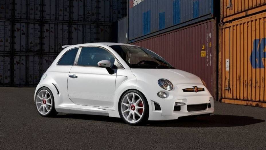 A Zender, prestigiada preparadora de carros europeia, revelou sua própria versão para o Abarth 500, chamada de Corsa Stradale | <a href="https://quatrorodas.abril.com.br/noticias/fabricantes/zender-revela-abarth-500-corsa-stradale-754764.shtml" rel="migration"></a>