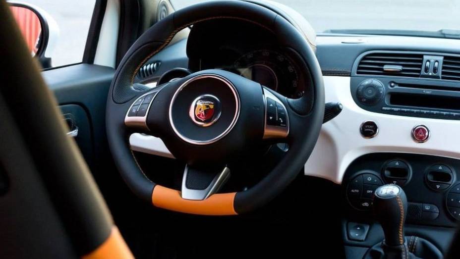 ...e alcançando a velocidade máxima de 232 km/h (ante 209 km/h obtidos sem as modificações) | <a href="https://quatrorodas.abril.com.br/noticias/fabricantes/zender-revela-abarth-500-corsa-stradale-754764.shtml" rel="migration">Leia mais</a>