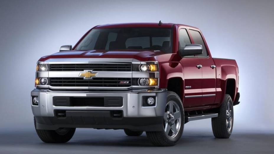 A General Motors revelou nesta quinta-feira as novas versões HD (de Heavy Duty, ou serviço pesado) para a Chevrolet Silverado e a GMC Sierra | <a href="https://quatrorodas.abril.com.br/noticias/fabricantes/gm-revela-novas-chevrolet-silverado-hd-gmc-sierra-" rel="migration"></a>