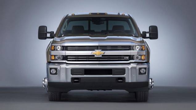 Nas respectivas versões de topo de linha, Silverado HD e Sierra HD contam com grade frontal personalizada, faróis de LED, para-choques na cor da carroceria... | <a href="https://quatrorodas.abril.com.br/noticias/fabricantes/gm-revela-novas-chevrolet-silver" rel="migration"></a> Nas respectivas versões de topo de linha, Silverado HD e Sierra HD contam com grade frontal personalizada, faróis de LED, para-choques na cor da carroceria... | <a href="https://quatrorodas.abril.com.br/noticias/fabricantes/gm-revela-novas-chevrolet-silver" rel="migration"></a>