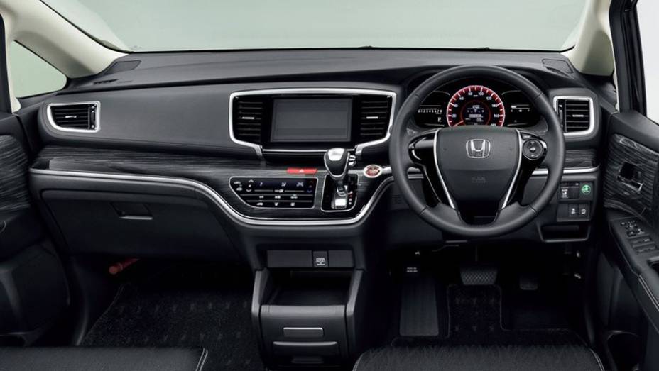 O bloco ficará conectado a uma transmissão CVT | <a href="https://quatrorodas.abril.com.br/noticias/fabricantes/honda-revela-fotos-novo-odyssey-japones-755635.shtml" rel="migration">Leia mais</a>