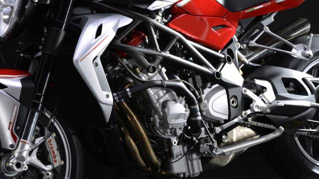 Torque máximo de 10.2 mkgf a 10.100 rpm | <a href="https://quatrorodas.abril.com.br/moto/noticias/mv-agusta-confirma-cinco-lancamentos-brasil-756002.shtml" rel="migration">Leia mais</a>