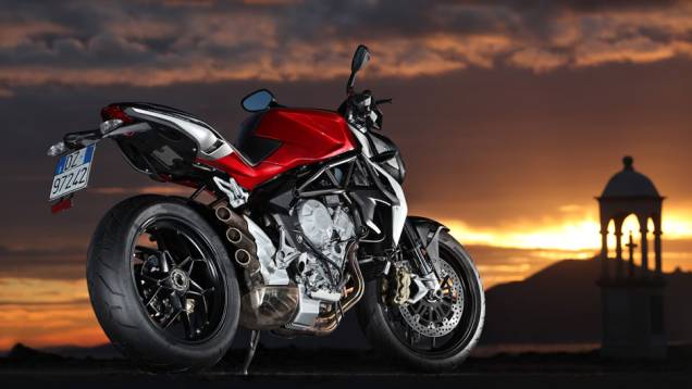 Motor 798 cm³ de três cilindros em linha com virabrequim contra rotativo | <a href="https://quatrorodas.abril.com.br/moto/noticias/mv-agusta-brutale-800-2014-chega-r-47-000-784936.shtml" rel="migration">Leia mais</a>