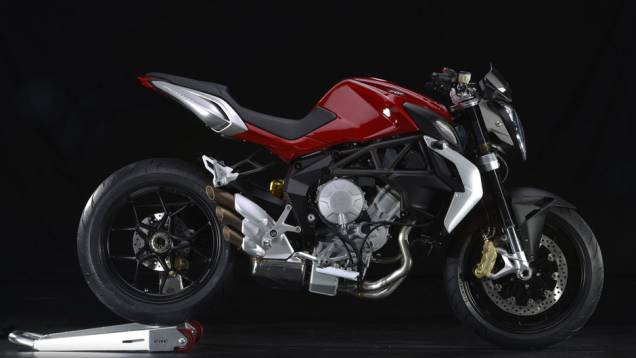 Potência máxima: 125 cv a 11.600 rpm | <a href="https://quatrorodas.abril.com.br/moto/noticias/mv-agusta-brutale-800-2014-chega-r-47-000-784936.shtml" rel="migration">Leia mais</a>