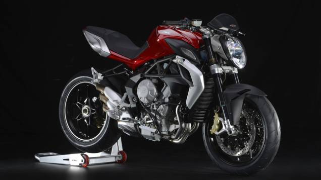 Torque máximo: 8.25 mkgf a 8.600 rpm | <a href="https://quatrorodas.abril.com.br/moto/noticias/mv-agusta-brutale-800-2014-chega-r-47-000-784936.shtml" rel="migration">Leia mais</a>