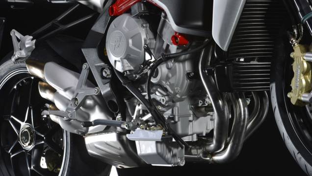 Velocidade máxima, segundo a fabricante: 245 km/h | <a href="https://quatrorodas.abril.com.br/moto/noticias/mv-agusta-brutale-800-2014-chega-r-47-000-784936.shtml" rel="migration">Leia mais</a>