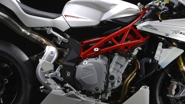 Sistema eletrônico ELDOR com quatro mapas de injeção | <a href="https://quatrorodas.abril.com.br/moto/noticias/mv-agusta-confirma-cinco-lancamentos-brasil-756002.shtml" rel="migration">Leia mais</a>