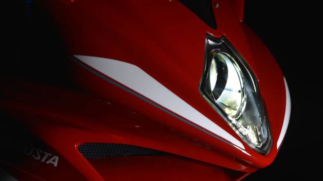 Controle de tração em 8 níveis com uso de sensores de velocidade de roda dianteiro e traseiro; sensor de inércia | <a href="https://quatrorodas.abril.com.br/moto/noticias/mv-agusta-confirma-cinco-lancamentos-brasil-756002.shtml" rel="migration">Leia mais</a> Controle de tração em 8 níveis com uso de sensores de velocidade de roda dianteiro e traseiro; sensor de inércia | <a href="https://quatrorodas.abril.com.br/moto/noticias/mv-agusta-confirma-cinco-lancamentos-brasil-756002.shtml" rel="migration">Leia mais</a>