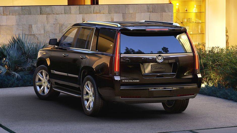 A motoriza&ccedil;&atilde;o que equipa o modelo &eacute; 6.2 l V8 com inje&ccedil;&atilde;o direta de combust&iacute;vel, gerando uma pot&ecirc;ncia de 420 cv | <a href="https://quatrorodas.abril.com.br/noticias/fabricantes/cadillac-apresenta-nova-geracao-escalade-756397.shtml" rel="migration">Leia mais</a>