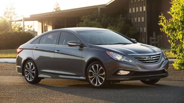 A atual geração do Hyundai Sonata chegou ao seu último ano de produção, com o lançamento do modelo 2014 do sedã nos Estados Unidos | <a href="https://quatrorodas.abril.com.br/noticias/fabricantes/hyundai-mostra-ultimo-facelift-atual-sonata-756422.shtml" rel="migration">Le</a>