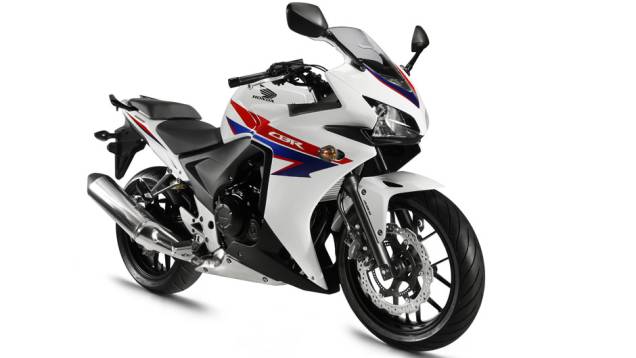 CBR 500R, uma superesportiva de entrada | <a href="https://quatrorodas.abril.com.br/moto/noticias/honda-investe-modelos-500cc-756399.shtml" rel="migration">Leia mais</a>