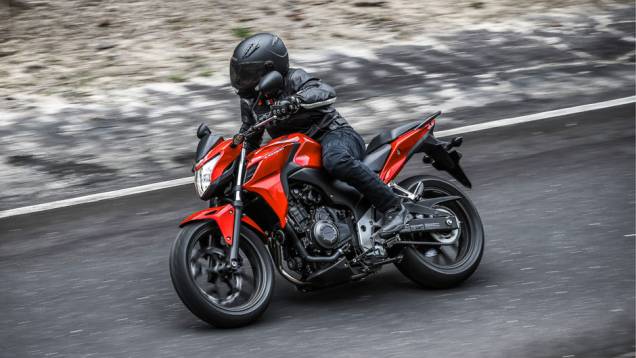 Modelo chegou às concessionárias neste mês de outubro | <a href="https://quatrorodas.abril.com.br/moto/noticias/honda-investe-modelos-500cc-756399.shtml" rel="migration">Leia mais</a>