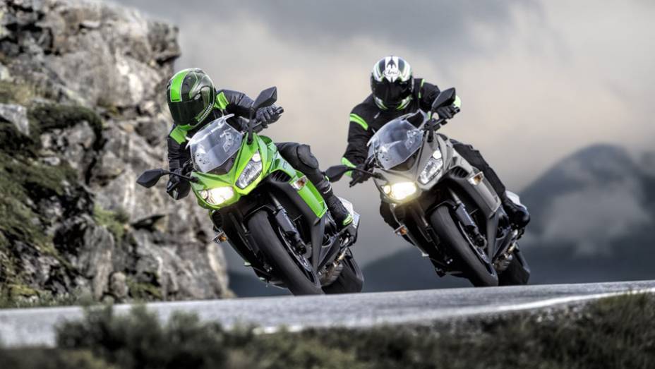 A Ninja 1000 Tourer ABS desenvolve 142 cavalos de potência a 10.000 rpm e um torque máximo de 11,3 mkgf a 7.300 rpm | <a href="https://quatrorodas.abril.com.br/moto/noticias/kawasaki-lanca-ninja-1000-tourer-abs-salao-duas-rodas-756465.shtml" rel="migration">Leia mais</a>