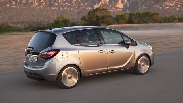 ...luzes diurnas de LED frontais e lanternas de LED | <a href="https://quatrorodas.abril.com.br/noticias/fabricantes/opel-revela-facelift-meriva-756548.shtml" rel="migration">Leia mais</a> ...luzes diurnas de LED frontais e lanternas de LED | <a href="https://quatrorodas.abril.com.br/noticias/fabricantes/opel-revela-facelift-meriva-756548.shtml" rel="migration">Leia mais</a>