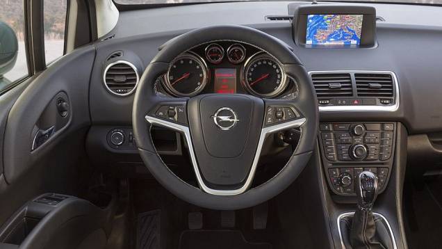 Ele também vem equipado com a nova geração do sistema multimídia IntelliLink, com tela sensível ao toque de 7 polegadas | <a href="https://quatrorodas.abril.com.br/noticias/fabricantes/opel-revela-facelift-meriva-756548.shtml" rel="migration">Leia mais</a> Ele também vem equipado com a nova geração do sistema multimídia IntelliLink, com tela sensível ao toque de 7 polegadas | <a href="https://quatrorodas.abril.com.br/noticias/fabricantes/opel-revela-facelift-meriva-756548.shtml" rel="migration">Leia mais</a>