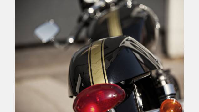 Modelo será vendido por 31 900 reais | <a href="https://quatrorodas.abril.com.br/moto/noticias/triumph-revela-lancamentos-salao-duas-rodas-756393.shtml" rel="migration">Leia mais</a> Modelo será vendido por 31 900 reais | <a href="https://quatrorodas.abril.com.br/moto/noticias/triumph-revela-lancamentos-salao-duas-rodas-756393.shtml" rel="migration">Leia mais</a>