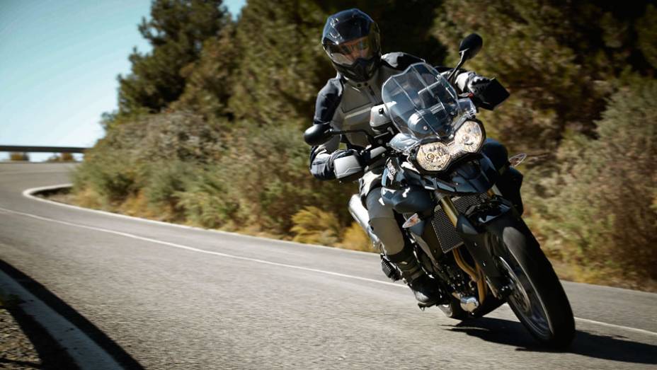 Tiger 800 tem preço público sugerido de R$ 35.900,00 | <a href="https://quatrorodas.abril.com.br/moto/noticias/triumph-revela-lancamentos-salao-duas-rodas-756393.shtml" rel="migration">Leia mais</a>