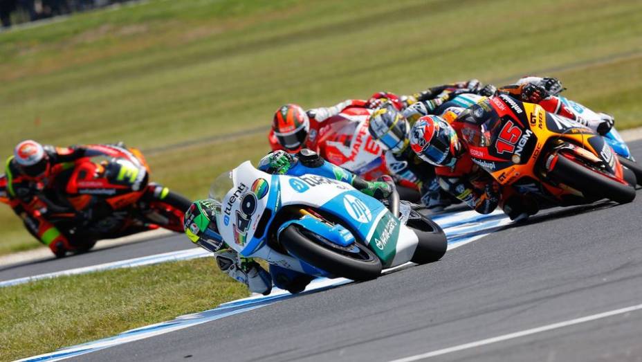 Na Moto2, a vitória ficou com Pol Espargaró | <a href="https://quatrorodas.abril.com.br/moto/noticias/motogp-lorenzo-vence-embola-campeonato-757595.shtml" rel="migration">Leia mais</a>