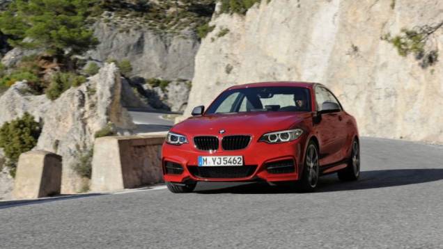 A BMW apresentou oficialmente a nova Série 2 | <a href="http://quatrorodas.abril.com.br/noticias/fabricantes/bmw-revela-serie-2-completo-758127.shtml" rel="migration">Leia mais</a>