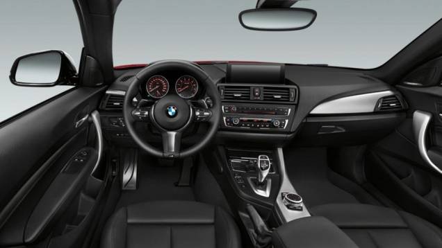 Outro opcional é a tela do sistema iDrive de 6,5 ou 8,8 polegadas | <a href="https://quatrorodas.abril.com.br/noticias/fabricantes/bmw-revela-serie-2-completo-758127.shtml" rel="migration">Leia mais</a>