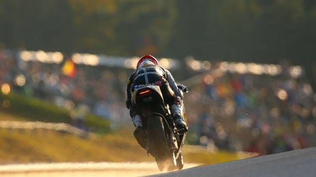 Na Moto2, o mais rápido do dia foi o finlandês Mika Kallio | <a href="https://quatrorodas.abril.com.br/moto/noticias/motogp-lorenzo-voa-pole-japao-758277.shtml" rel="migration">Leia mais</a> Na Moto2, o mais rápido do dia foi o finlandês Mika Kallio | <a href="https://quatrorodas.abril.com.br/moto/noticias/motogp-lorenzo-voa-pole-japao-758277.shtml" rel="migration">Leia mais</a>