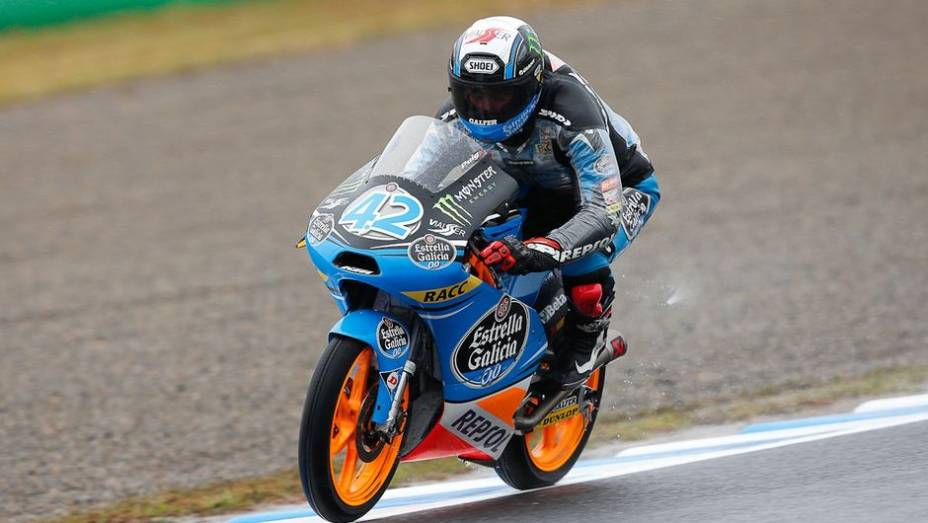 Por fim, a Moto3 vivenciou mais uma sessão de domínio dos espanhóis, com Álex Rins na pole | <a href="https://quatrorodas.abril.com.br/moto/noticias/motogp-lorenzo-voa-pole-japao-758277.shtml" rel="migration">Leia mais</a>