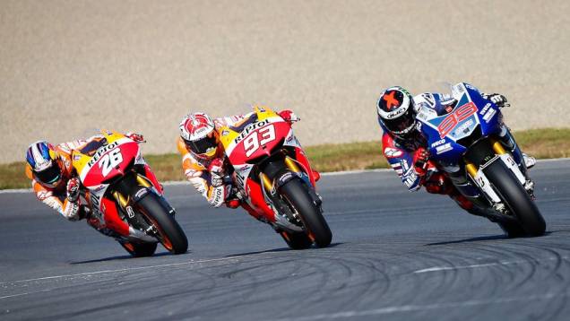 Jorge Lorenzo venceu a etapa do Japão, realizada nesta madrugada (27) no circuito de Motegi | <a href="https://quatrorodas.abril.com.br/moto/noticias/motogp-definicao-titulo-fica-ultima-prova-758422.shtml" rel="migration">Leia mais</a>